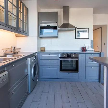 Apartment Le « 24th » On Blum Square Puteaux