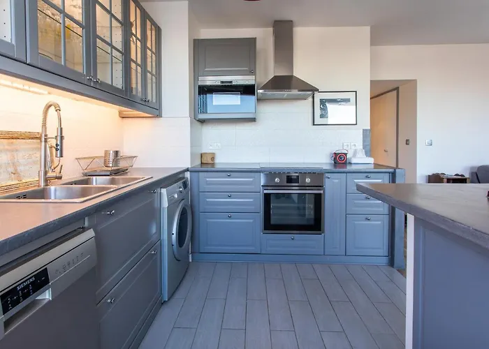 Apartment Le « 24th » On Blum Square Puteaux